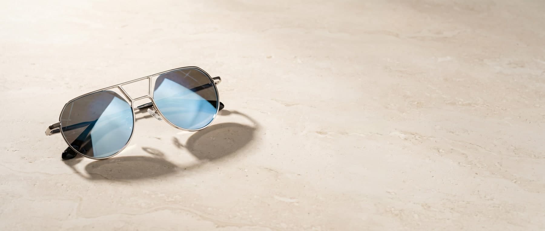 Verdi on travertine