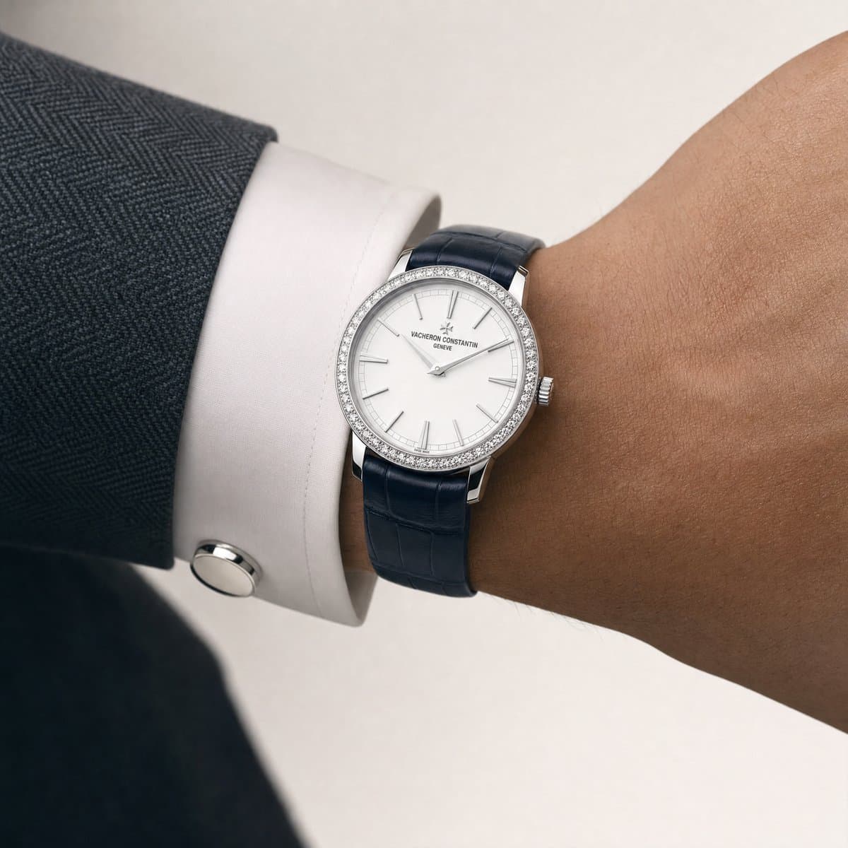 Traditionnelle manual-winding — worn