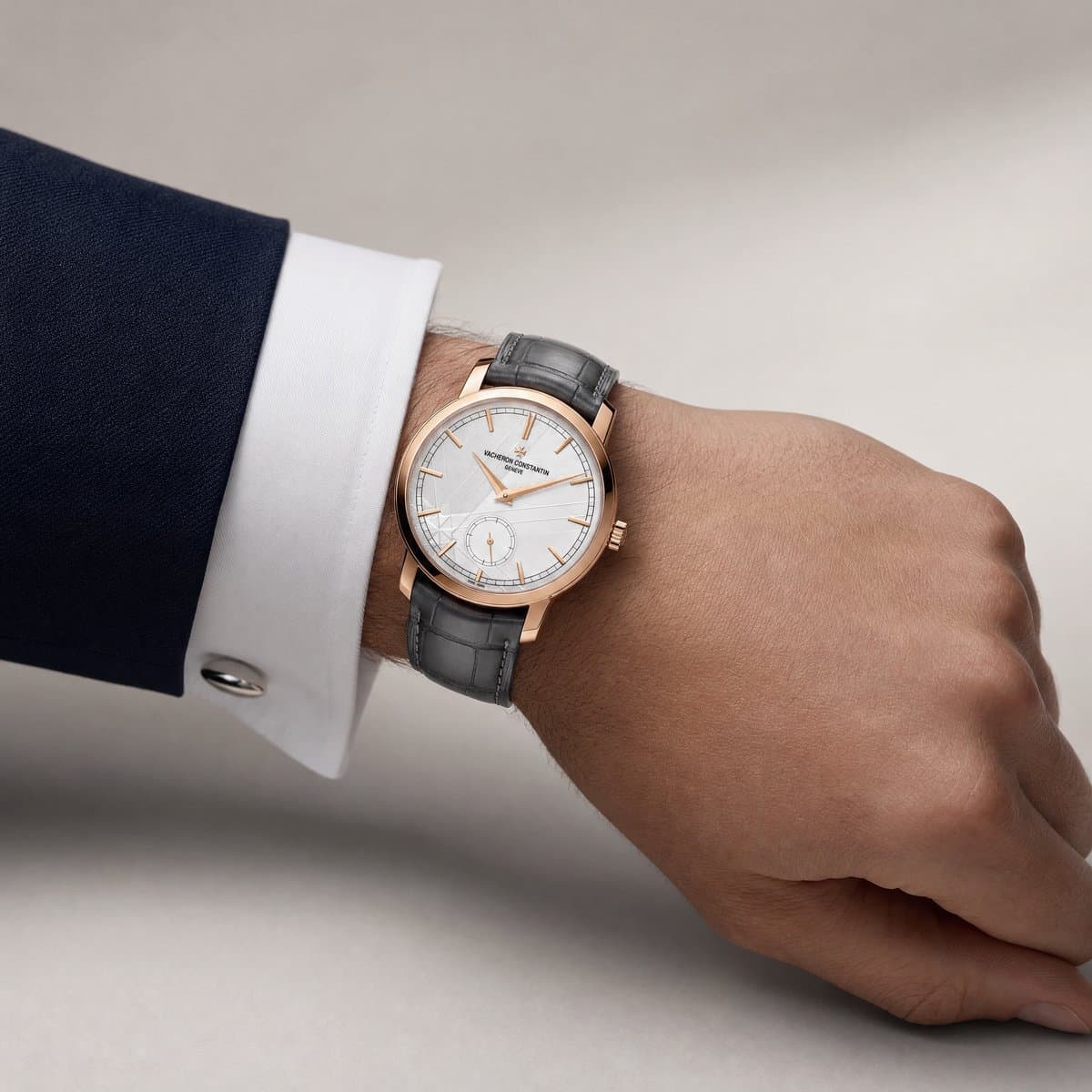 Traditionnelle manual-winding — worn